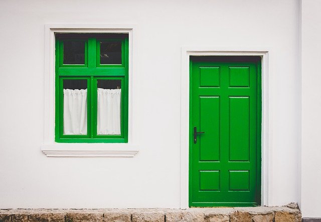 zelené plastové dveře